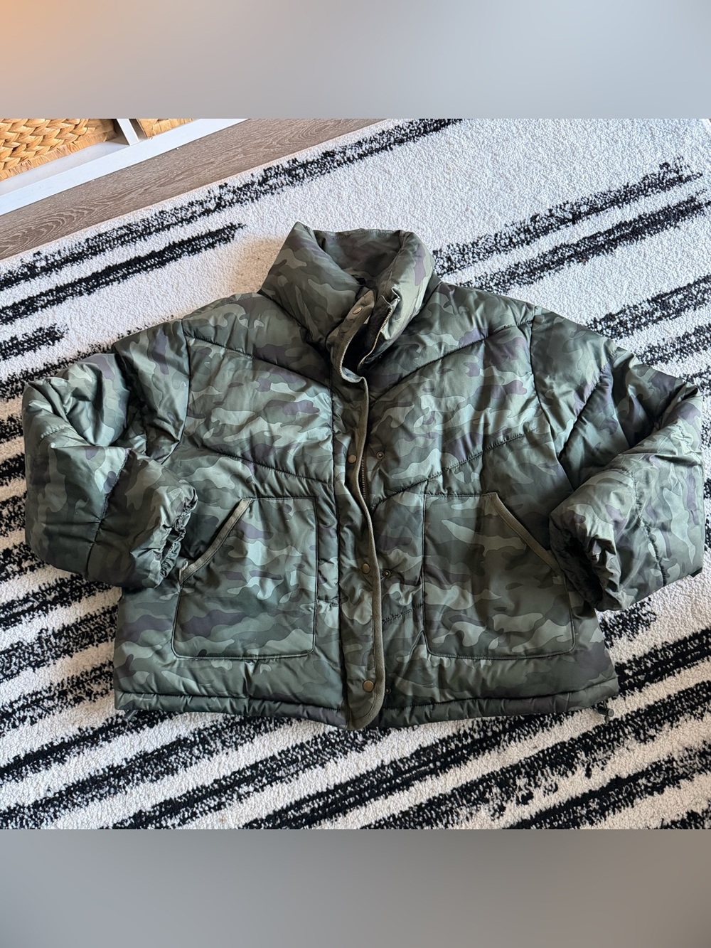 Women's Old Navy Camo Puffer Jacket - L petite